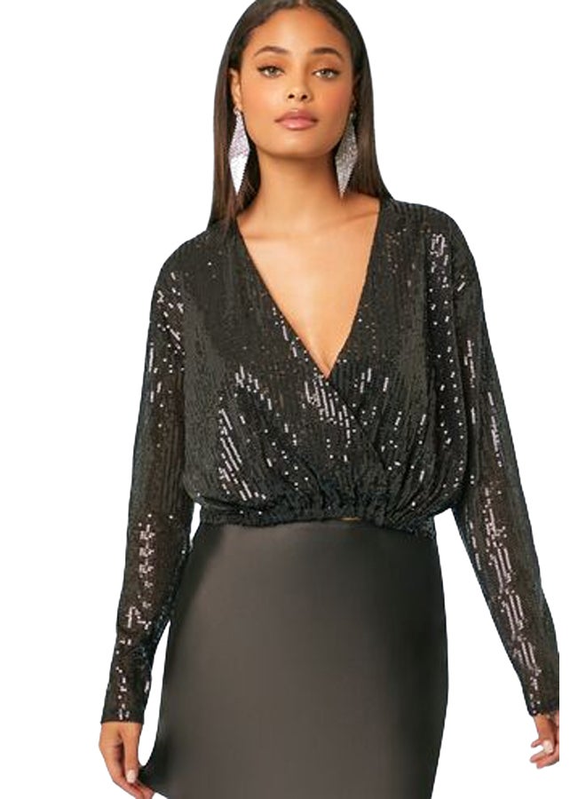 FOREVER 21 توب قصير بفتحة على شكل حرف V مزين بالخرز - Image 1