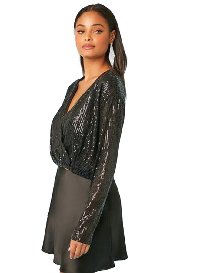 FOREVER 21 توب قصير بفتحة على شكل حرف V مزين بالخرز - Image 3