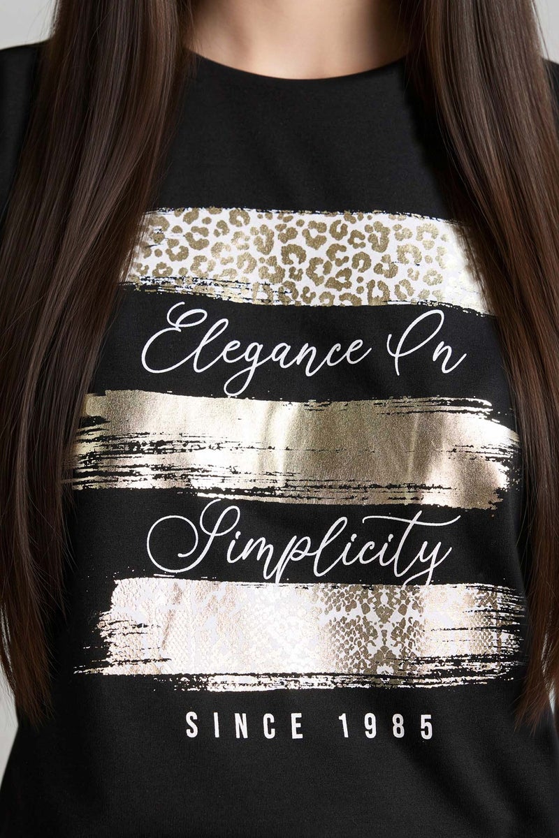 ديفاكتو تيشيرت نص كم قصة مريحة وياقة مستديرة - Image 4