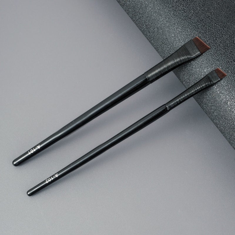 Eyeliner brush flat head oblique angle eyebrow brush eye lie silkworm eyebrow powder cover
Flawless makeup brush - Image 5