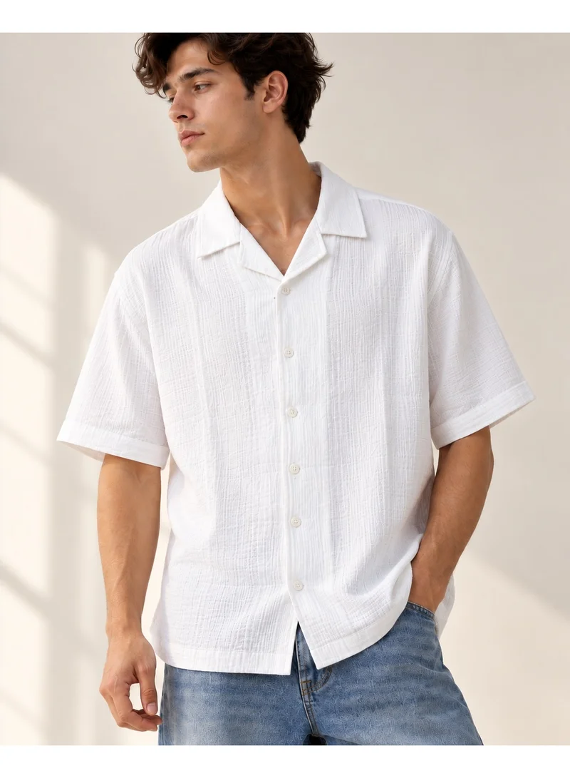 فكتور اند جين Men's Boxy Fit Textured Short Sleeve Shirt