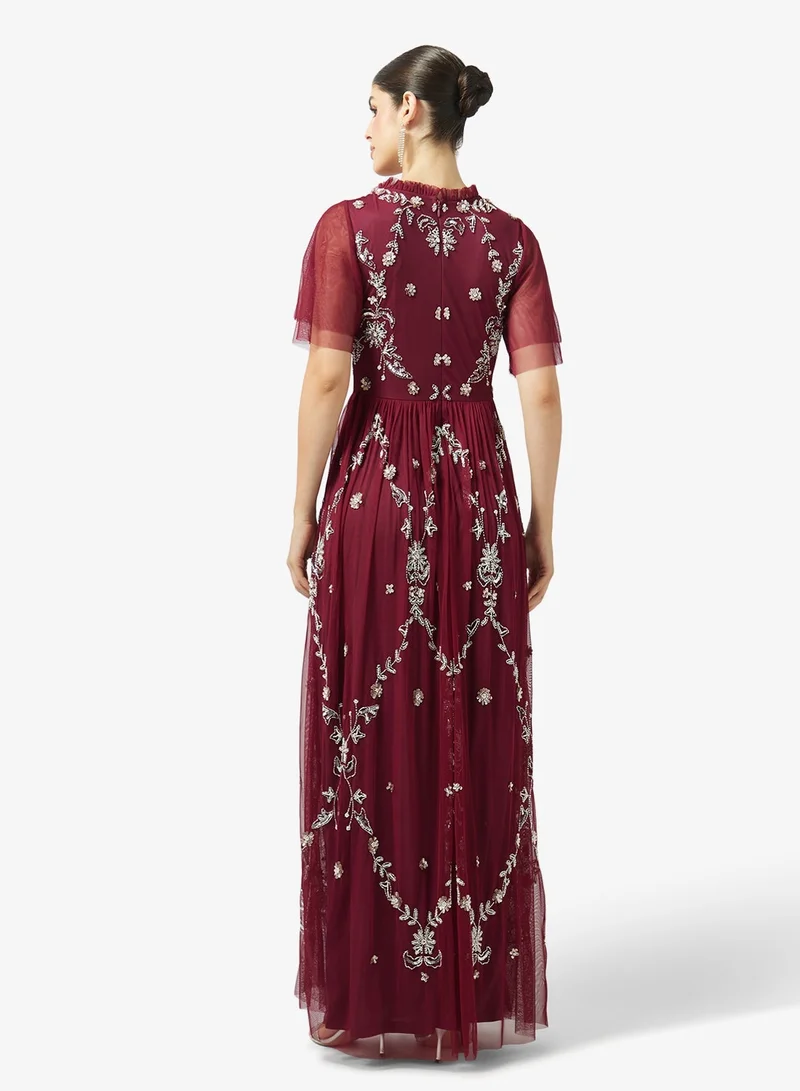 فروك اند فرل فستان ماكسي بأكمام قصيرة وشبكة مطرزة