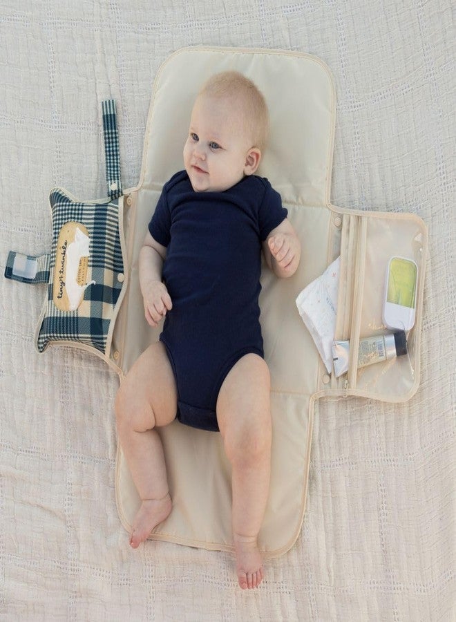 تايني توينكل وسادة تغيير الحفاضات المحمولة من تايني توينكل - قابلة للطي، مقاومة للماء، وصغيرة الحجم، مثالية للسفر مع مساحة تخزين | جيب ذكي للمناديل المبللة للآباء كثيري التنقل | هدية رائعة للمواليد الجدد من الجنسين (نقشة مربعات) - Image 3