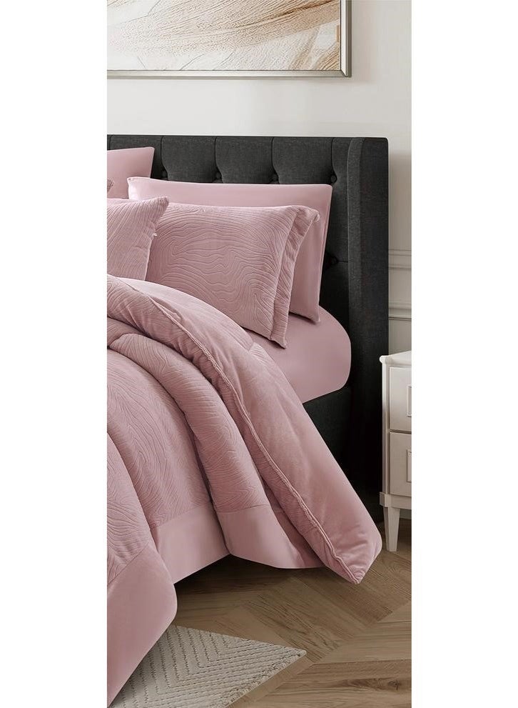 Luxurious winter  bedspread set, embossed with soft velvet and faux fur for ultimate warmth. Includes: 1 comforter (240*260 cm), 1 flat sheet (200*200 cm), 4 pillowcases (80*50 cm), and 2 cushion covers (50*50 cm). - Image 4