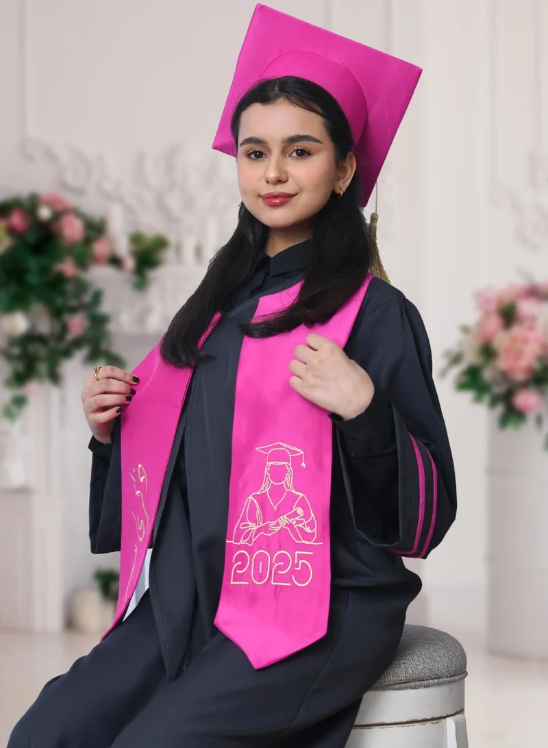 عبايات حوراء زي التخرج باللون الرمادي مع تداخل اللون الفوشي على الاكمام مع وشاح وكاب سادة