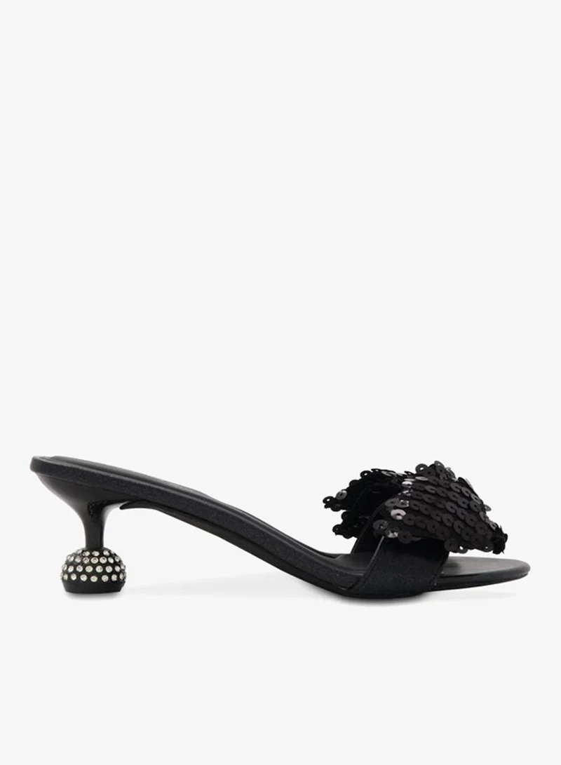 فينتشي صندل بكعب متوسط بحزام واحد