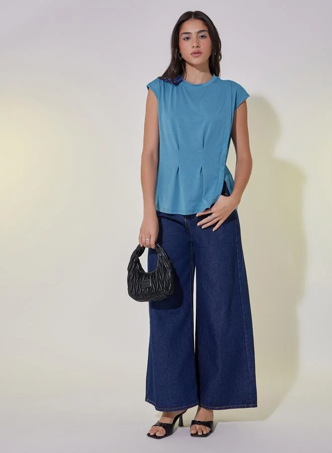 تايك تو تيشيرت سادة بدون أكمام وبياقة دائرية مع تفاصيل محزوزة