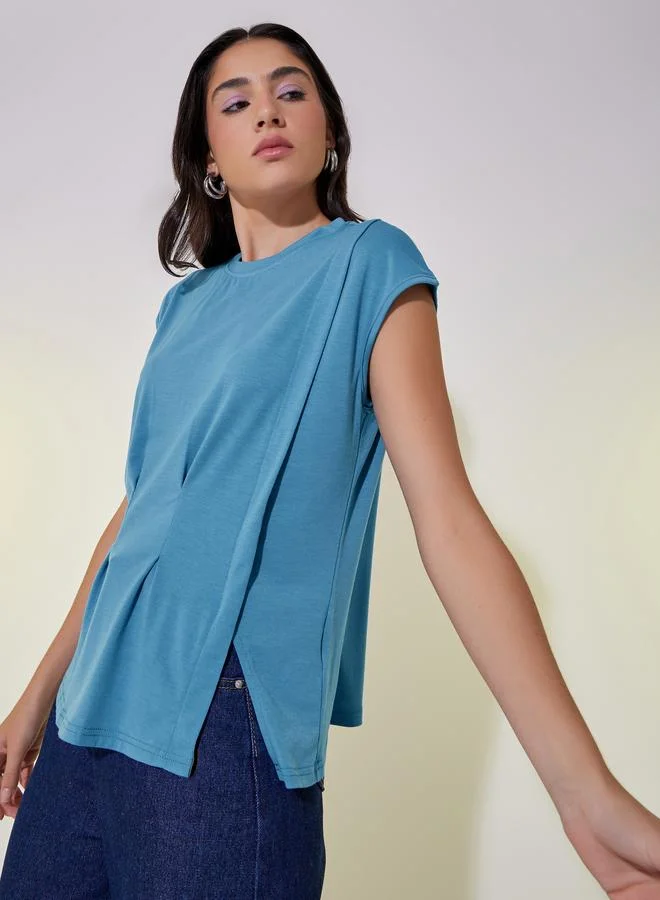 تايك تو تيشيرت سادة بدون أكمام وبياقة دائرية مع تفاصيل محزوزة