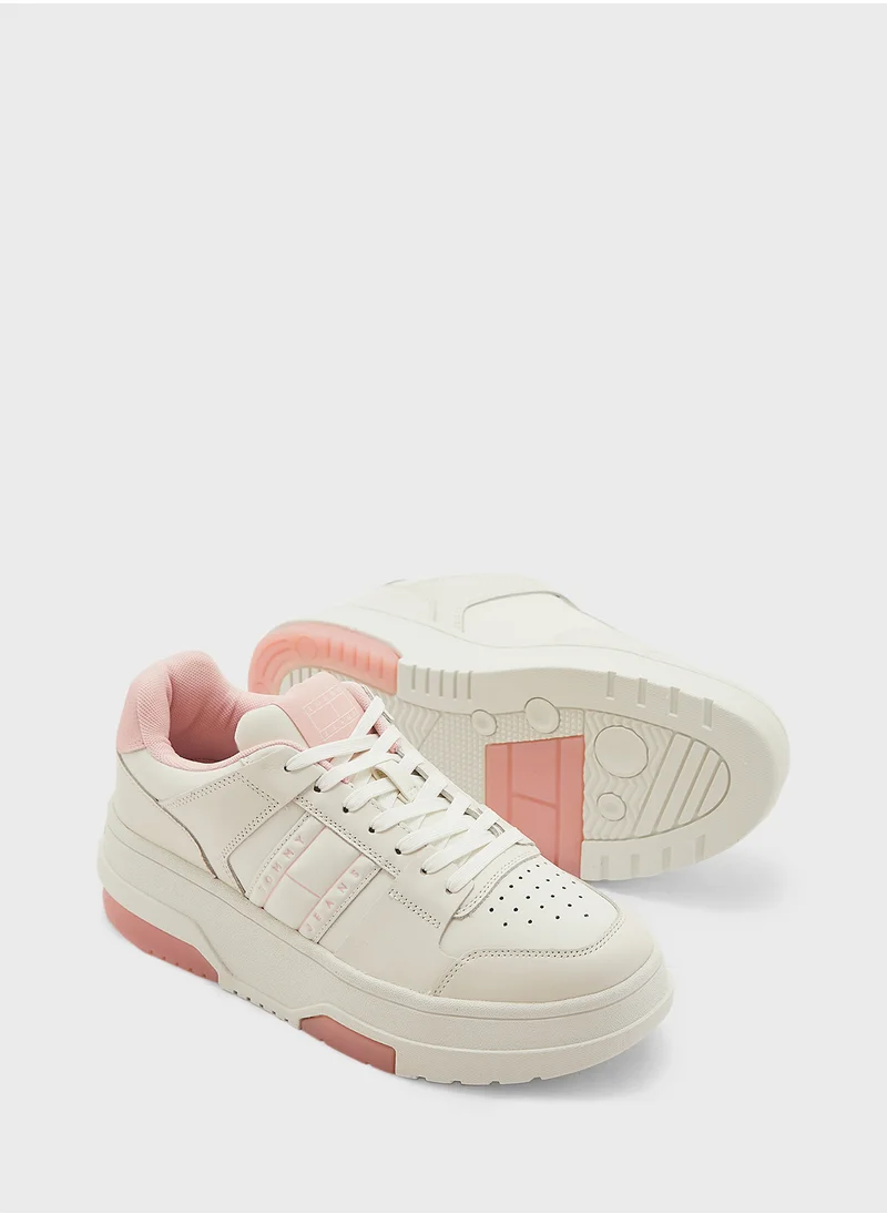 تومي جينز Lace Up Low Top Sneakers