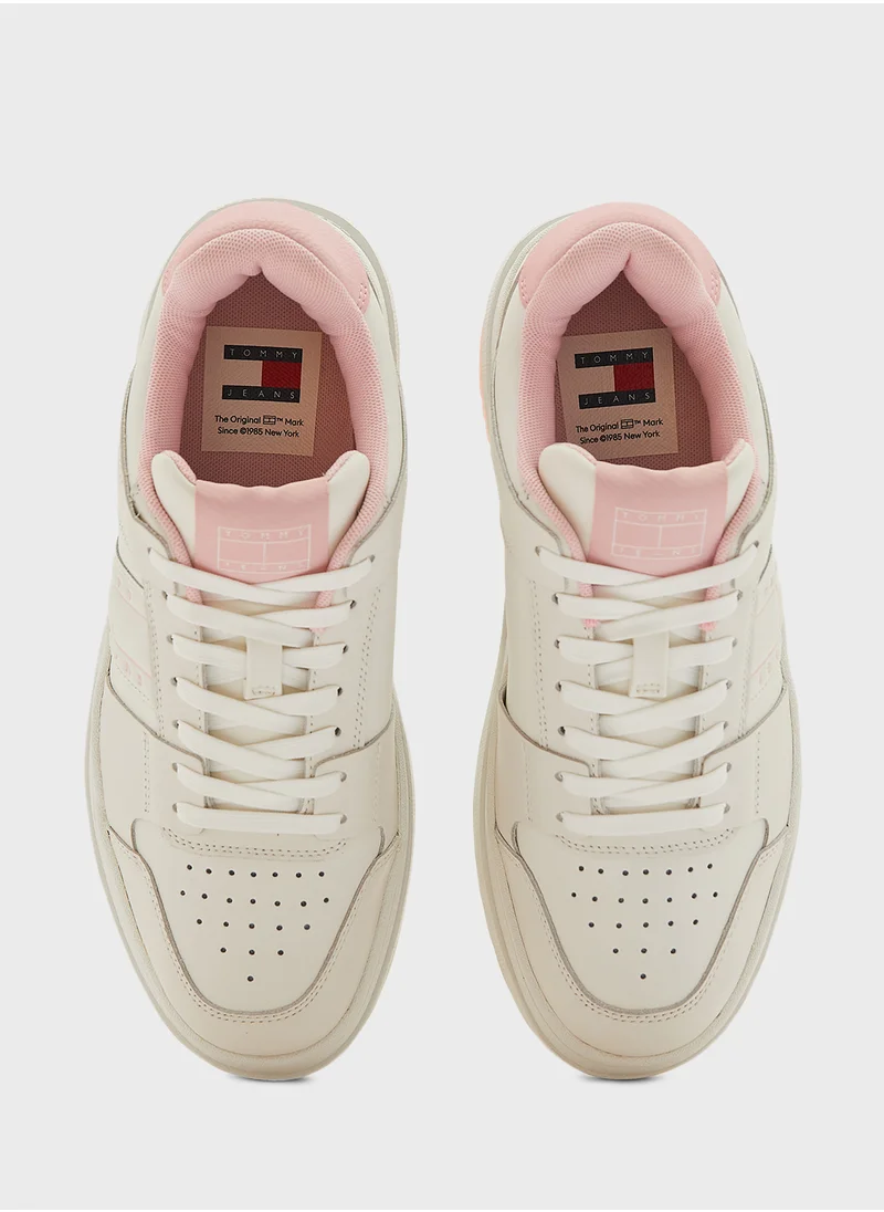 تومي جينز Lace Up Low Top Sneakers