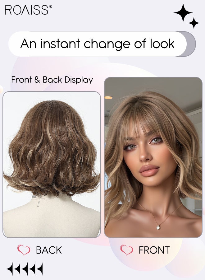رويس شعر مستعار قصير بني رمادي مع غرة، شعر مستعار نسائي مجعد قصير، شعر مستعار من ألياف صناعية طبيعية مقاومة للحرارة، مناسب للاستخدام اليومي والحفلات والأزياء التنكرية، 25 سم (10 بوصة) - Image 2