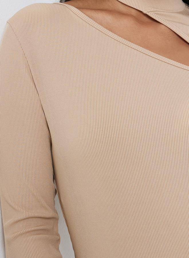 ستايلي بلوزة محبوكة بتفاصيل مقصوصة - Image 4