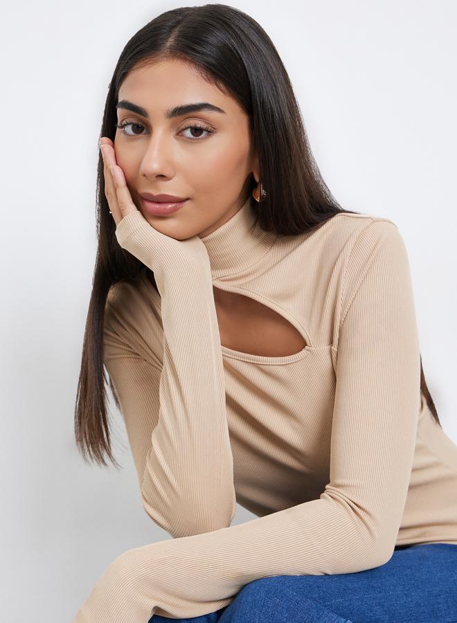 ستايلي بلوزة محبوكة بتفاصيل مقصوصة - Image 1