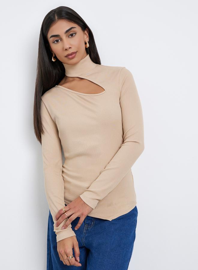 ستايلي بلوزة محبوكة بتفاصيل مقصوصة - Image 3