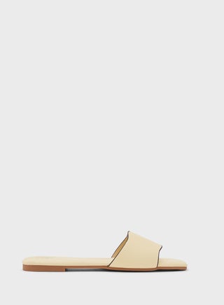 Scallop Design Flat Sandal - pzsku/ZDBBDF05DE68023CD0A3EZ/45/_/1744017318/28ed9baa-b24b-4568-88aa-217f081ec635
