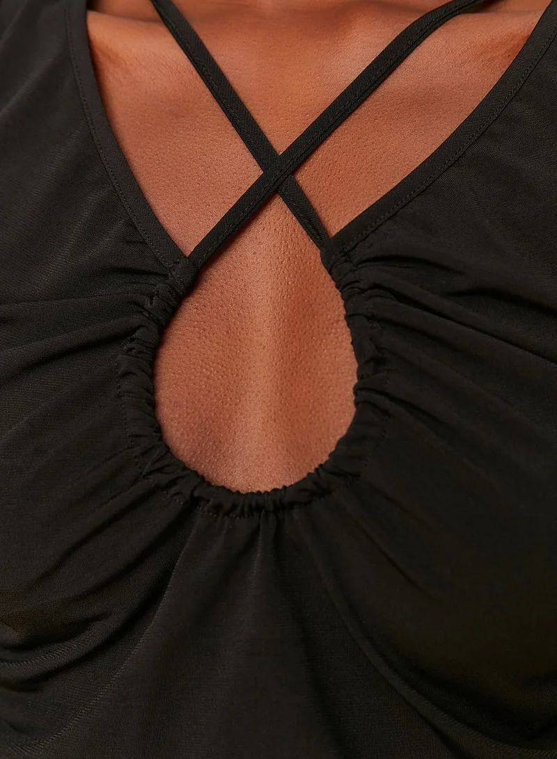 trendyol Cut Out Detail Knitted Crop Top