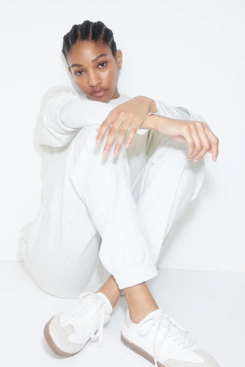 اتش اند ام بلوزة بقصّة واسعة من القطن السميك