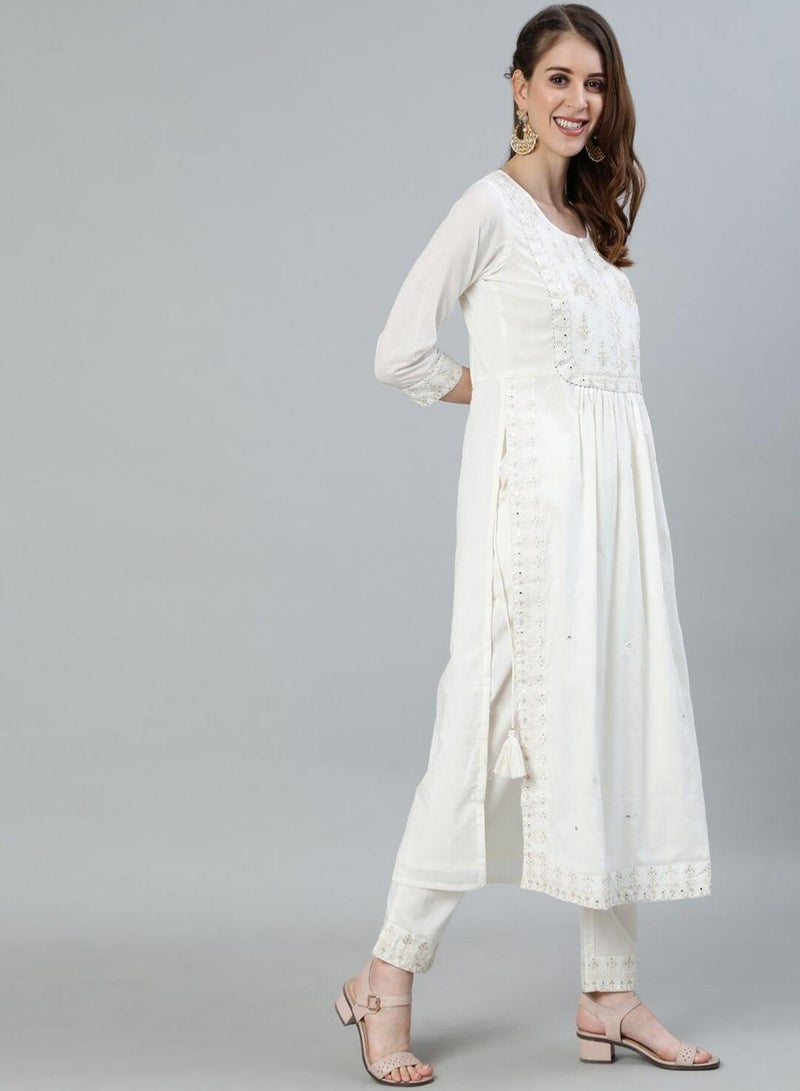 ISHIN Women's Off White 100% Cotton Embroidered Regular Fit Kurta Set - Image 5