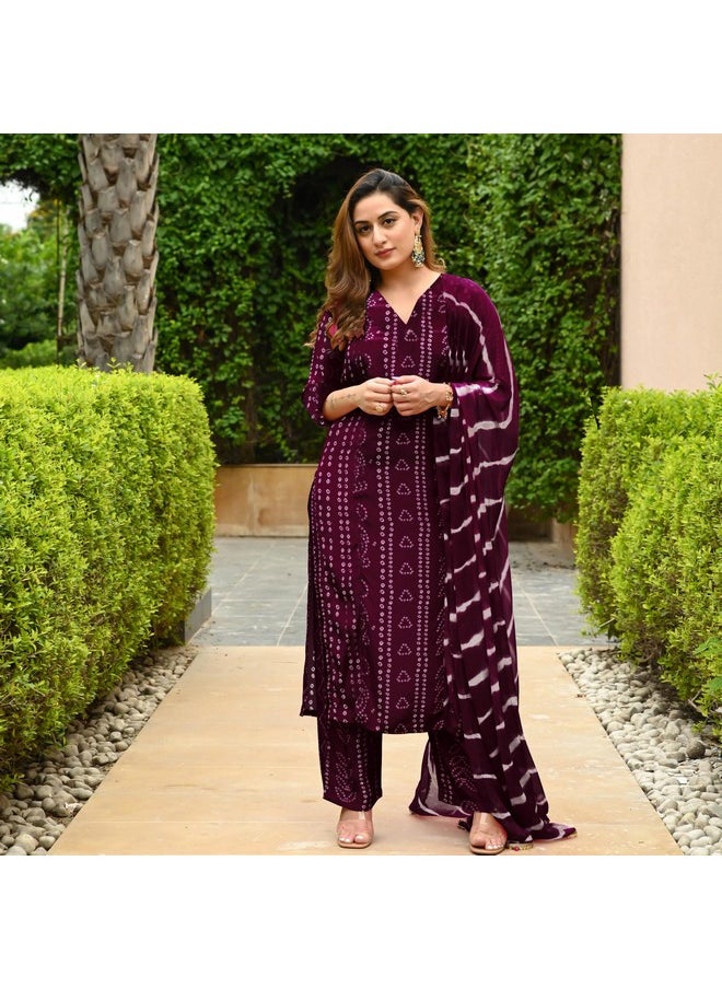 آني ديزاينر - قميص نسائي من ANNI DESIGNER مطبوع عليه Bandhej من مزيج الرايون مع بنطلون ووشاح (Baghira Wine_M_Wine_Medium) - Image 1
