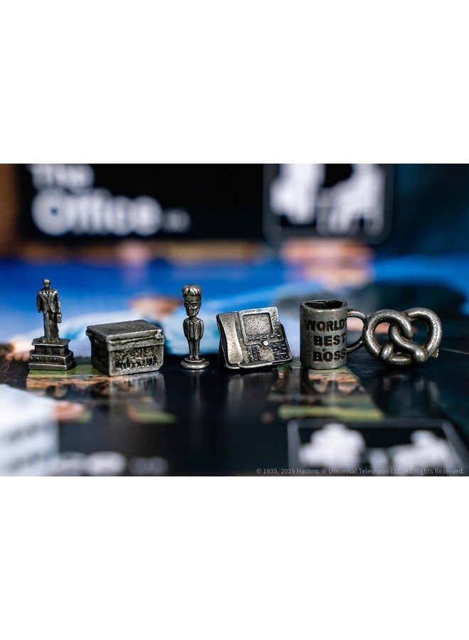 USAopoly مونوبولي: لعبة المكتب اللوحية، تتضمن كوب أفضل رئيس في العالم، جائزة دندي، علبة ورق والمزيد، اشترِ، بِع، تَبادَل مواقع سكرانتون من الاستقبال إلى غرفة المؤتمرات، مرخصة رسميًا - Image 2