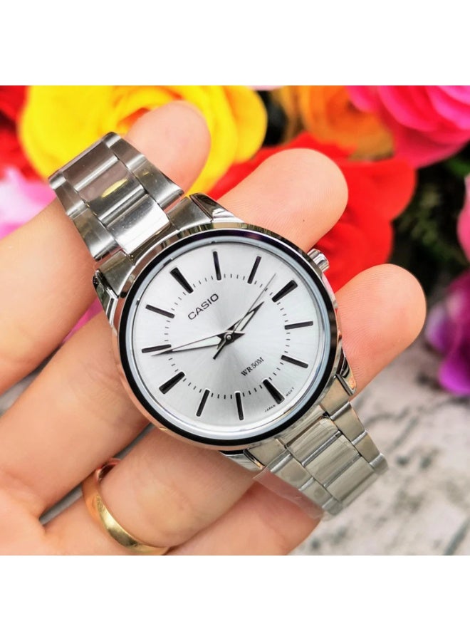 كاسيو ساعة كاسيو LTP-1303D-7AVDF للنساء – سوار ستانلس ستيل فضي مع قرص أبيض كلاسيكي - Image 2