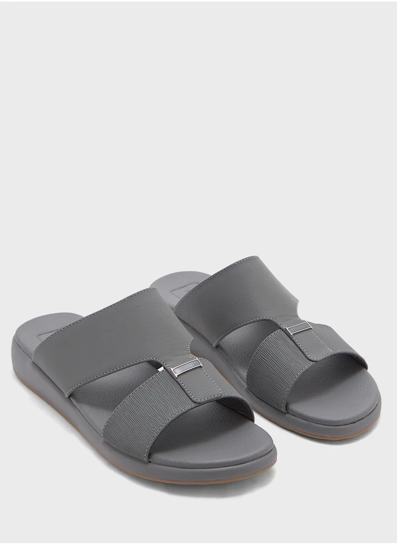 روبرت وود Arabic Sandals