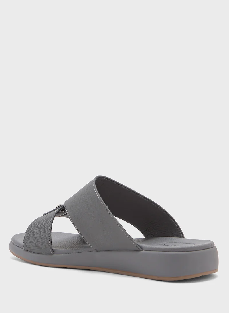 روبرت وود Arabic Sandals