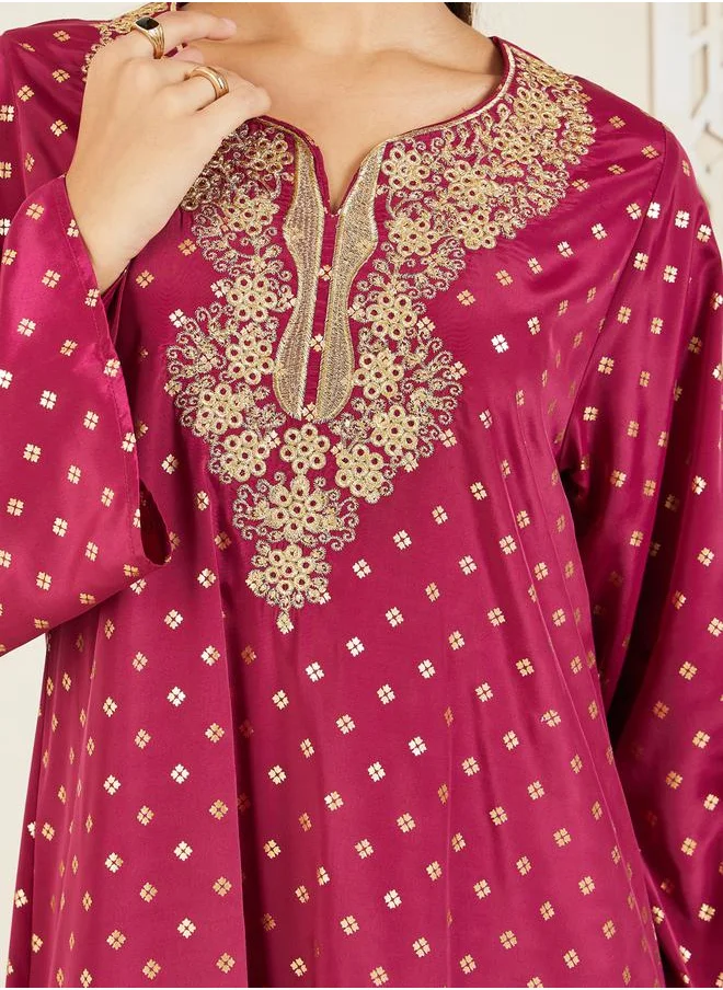 ستايلي Embroidered Neck Foil Print Jalabiya