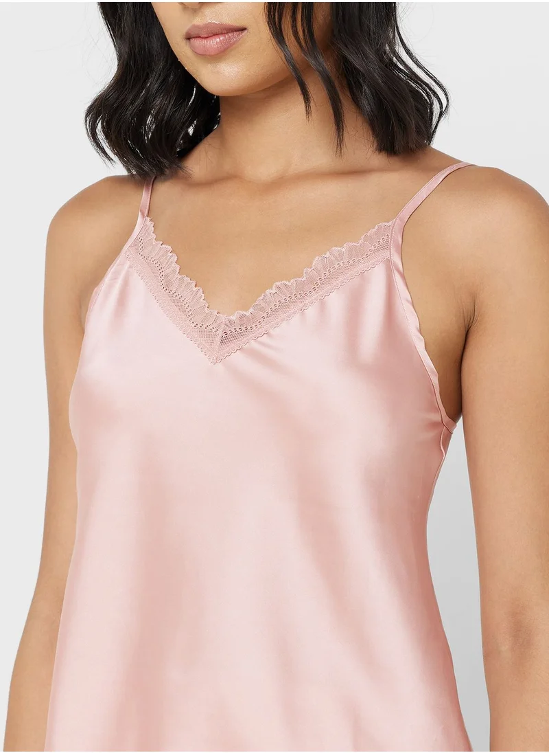 جينجر Lace Detail Satin Cami Top & Pyjama Set
