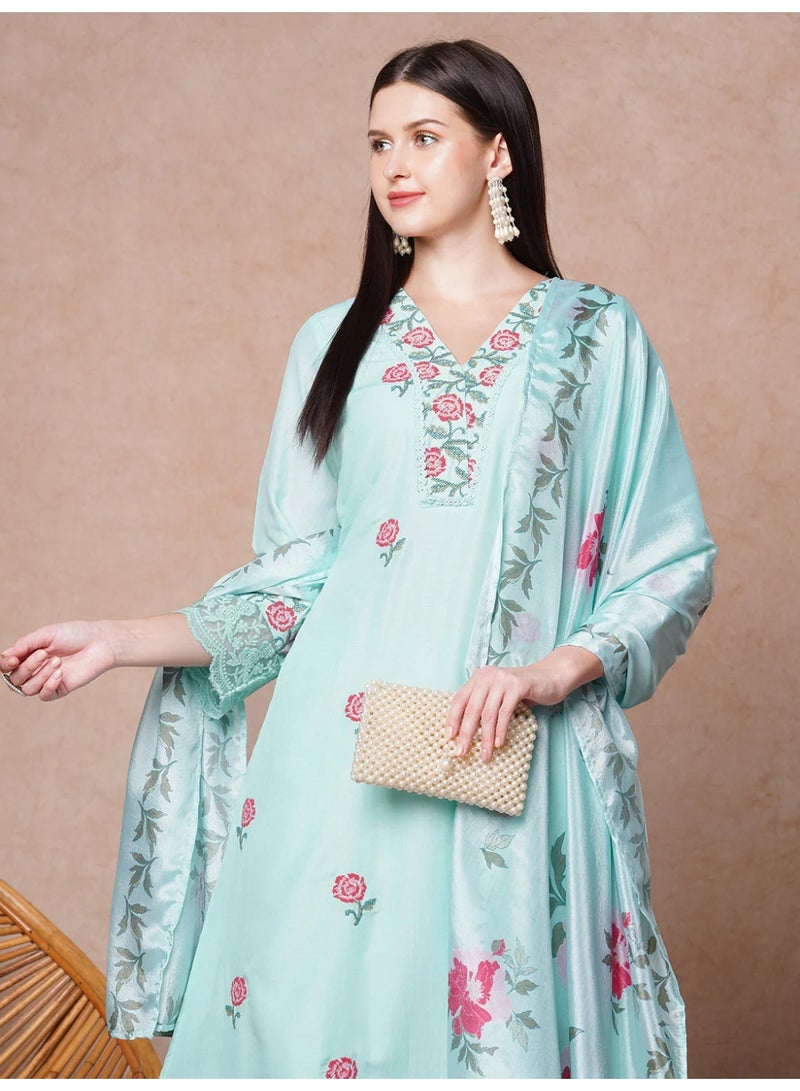 باناش برييا الكورتا الأزرق الفاتح المطبوع بالزهور بتصميم A-Line واسع مع بنطال وشال | كورتا من حرير صناعي للنساء - Image 5