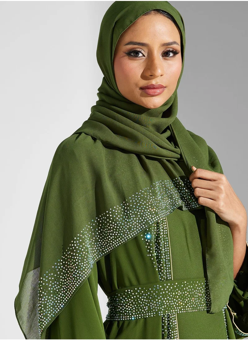 خزانة عباية مزينة بالشيلة