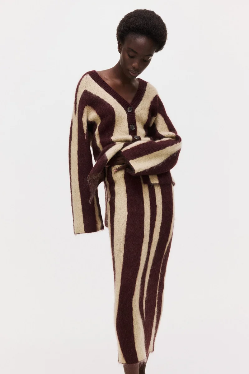 اتش اند ام تنورة محبوكة من مزيج الجاكار والموهير