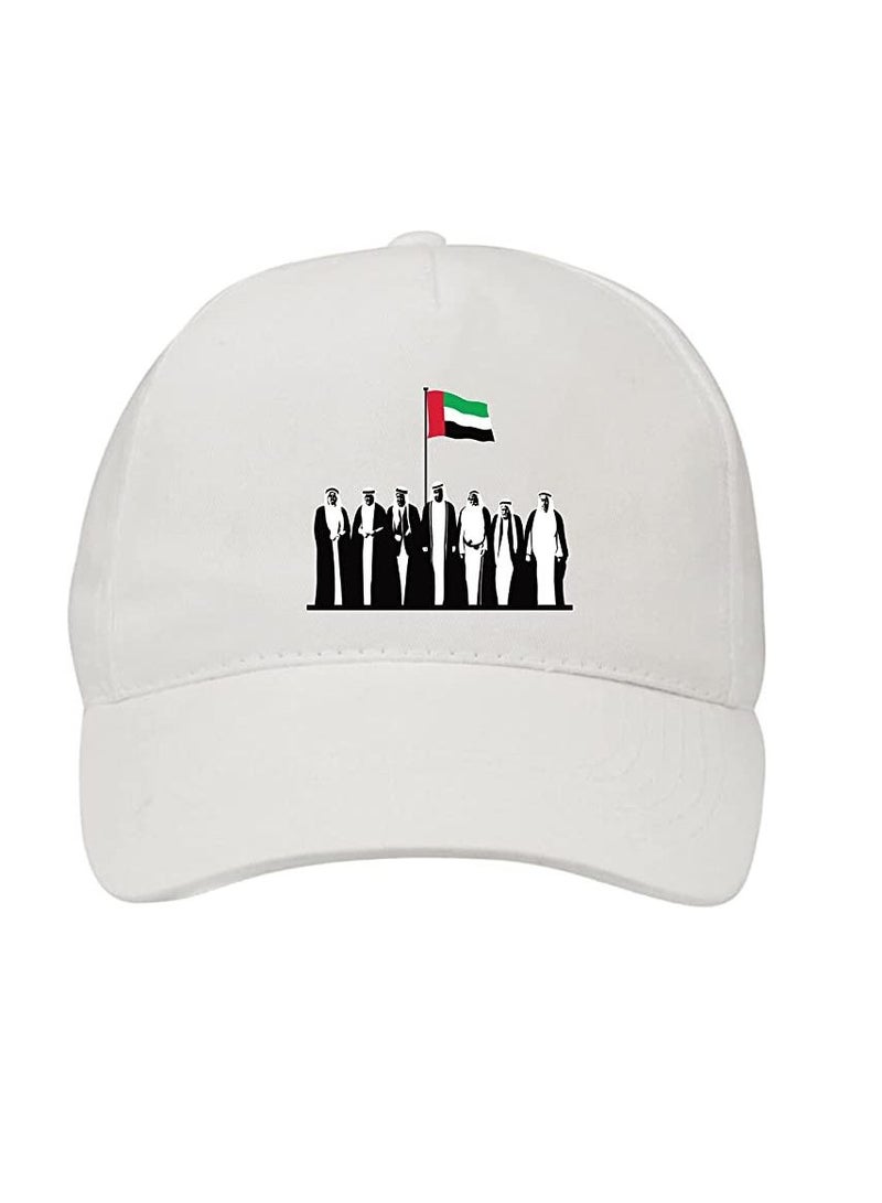 برينت شوب فور مي 5 قبعات احتفالية باليوم الوطني لدولة الإمارات العربية المتحدة أو يوم العلم للرجال والنساء تصميم أبيض 2 - Image 1
