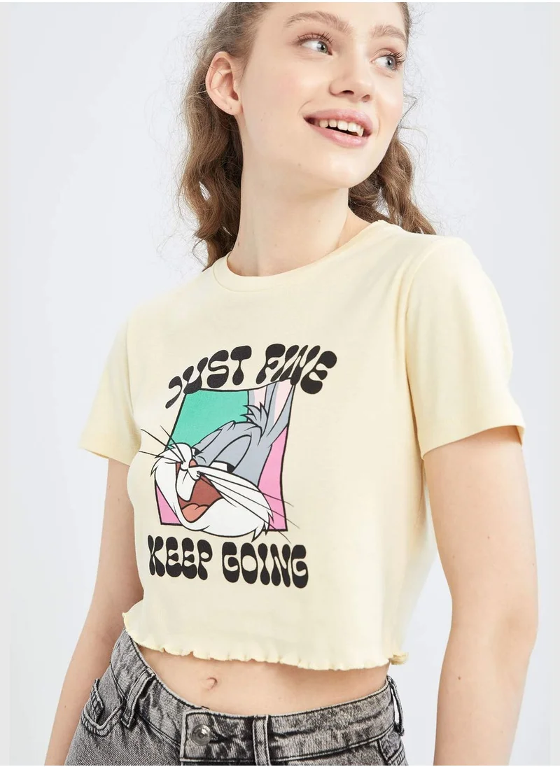 ديفاكتو Fitted Short Sleeve Looney Tunes Print Crop T-Shirt