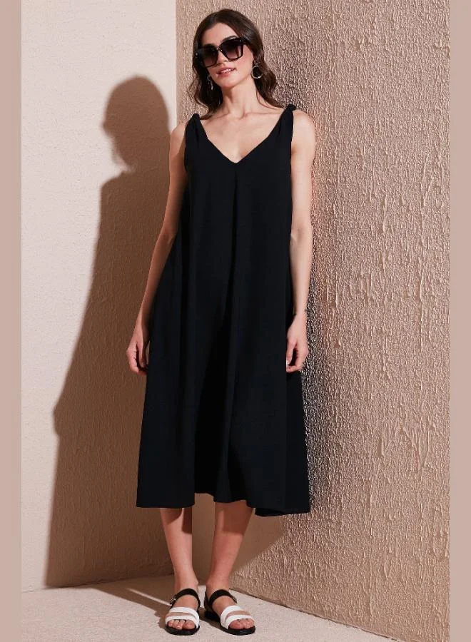 ليلا ليلا فستان ميدي أساسي بياقة  بقصة واسعة للنساء