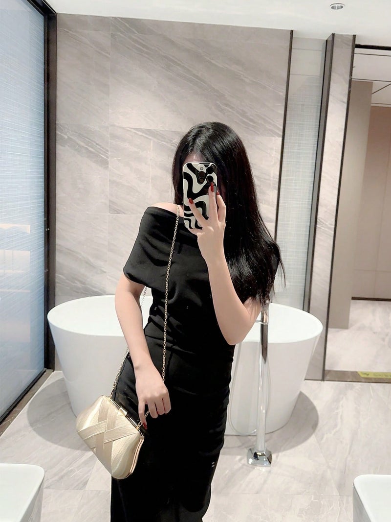 Elegant Women’s Gold Satin Evening Clutch – Luxurious Design for Special Occasions - Image 3