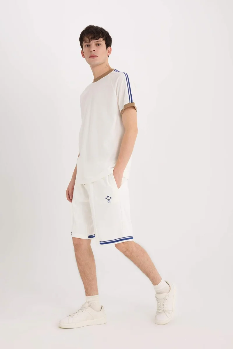 ديفاكتو Regular Fit Regular Leg Shorts