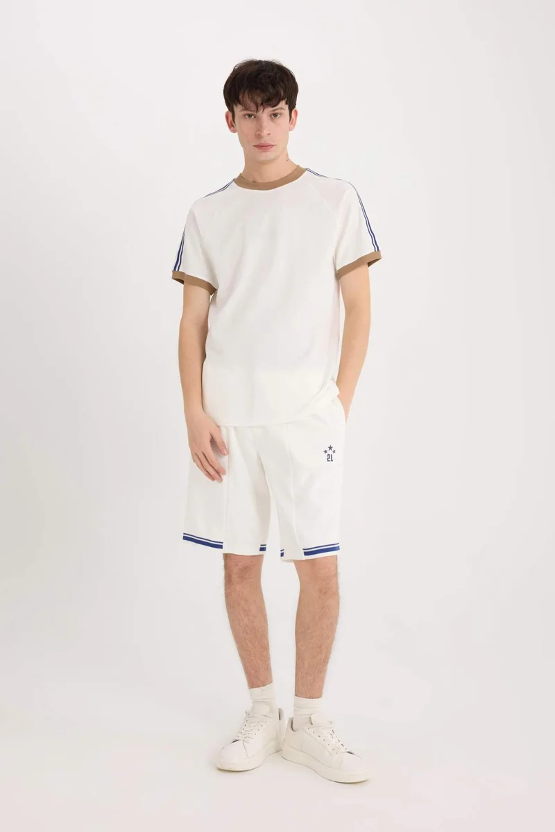 ديفاكتو Regular Fit Regular Leg Shorts
