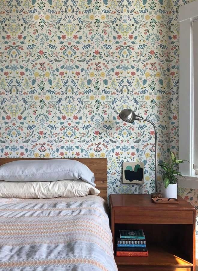 رَوَائِد ورق جدران زهري لاصق قابل للإزالة، بتصميم بوهيمي زهري كلاسيكي باللون الأبيض الدافئ، مقاس ‎120‎ × ‎17.3‎ بوصة لغرف النوم والحمّامات والمطابخ - Image 4