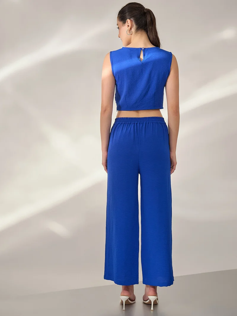بانيت طقم متناسق (Co-ord Set) بلوزة قصيرة (Crop Top) زرقاء مع بنطلون