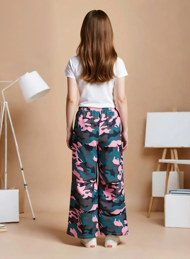 تايك تو مجموعة من بنطال وتيشيرت بطبعة جرافيك