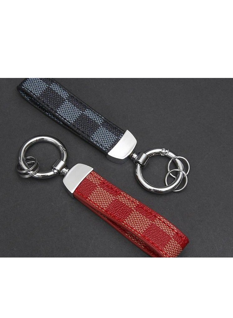 سلسلة مفاتيح سيارة من جلد البولي يوريثان الأحمر المنقوش - حلقة دوارة 360 درجة من سبائك الزنك، حامل مفاتيح بحزام معصم عالمي للسيارة/المنزل/الحقيبة، سلسلة مفاتيح مع مفك براغي - نمط مربعات أنيق** - Image 4