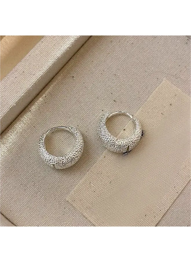 Generic Elegant Vintage-Inspired Hoop Earrings for Women – Copper Material, Classic French Luxe Design, Fashionable Matte Silver Finish – Versatile for Daily and Vacation Wear, One Pair  - Image 1