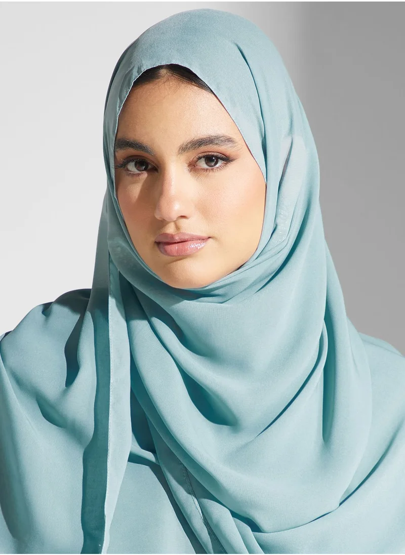 هيا كلوزيت عباية بأكمام كيب مزخرفة