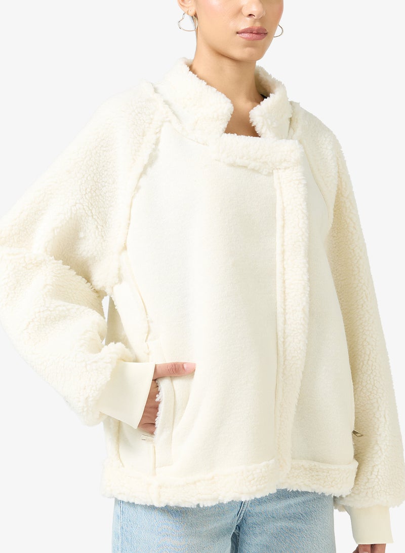 جينجر جاكيت بياقة مدببة من جلد الغزال بتفاصيل بورج - Image 3