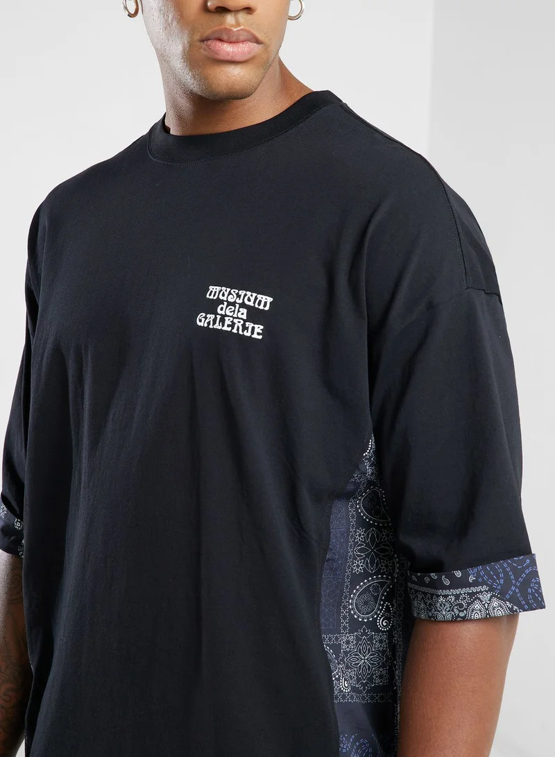 MUSIUM DIV. Logo T-Shirt