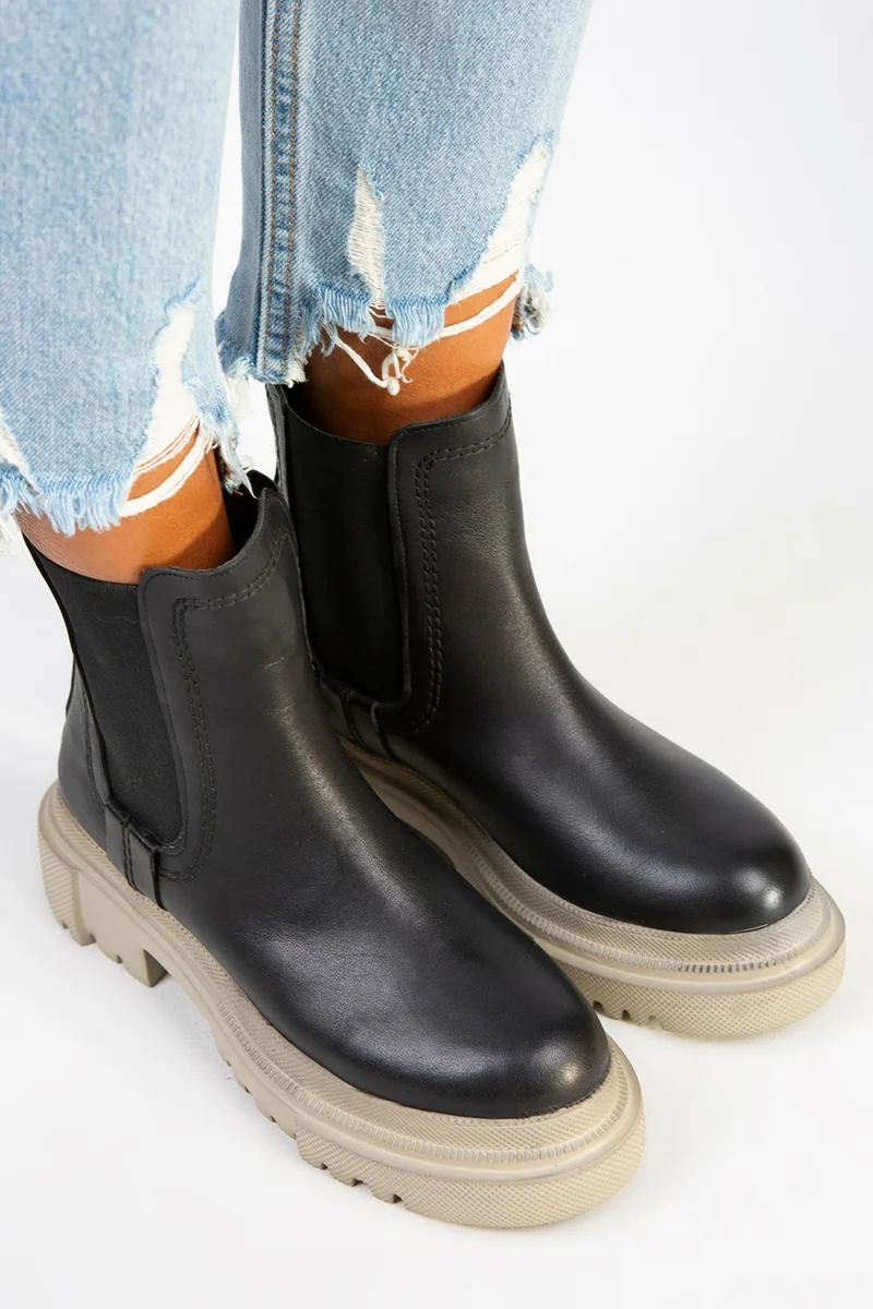 مانجيرو حذاء مانييرو إيما النسائي من الجلد الطبيعي، ذو وجهين مطاطيين، باللونين الأسود والبيج