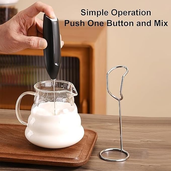 سکیلو جهاز رغوة الحليب الكهربائي المحمول مع حامل يعمل بالبطارية وصانع رغوة وخفاقة قهوة للكابتشينو واللاتيه والماتشا والشوكولاتة الساخنة من الفولاذ المقاوم للصدأ يعمل ببطارية 2 AA - Image 4