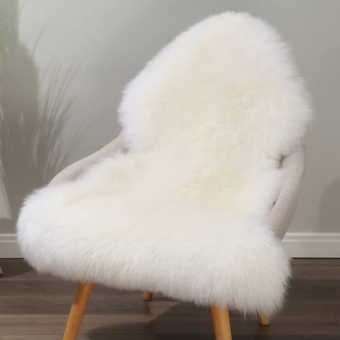 GENUINE SHEEPSKIN AREA RUG WOOL RUG FUR CARPET FLUFFY SHAGGY FUR RUG FOR LIVING ROOM KIDS BEDROOM REAL SHEEPSKIN THROW LAMBSKIN RUGS SOFA MAT CHAIR SEAT COVERS IVORY WHITE 2 X 3 FT SHEEPSKIN