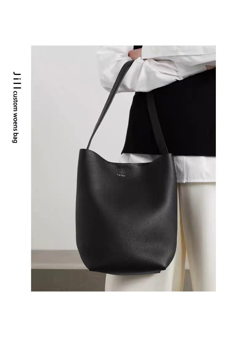 Generic Large Capacity Row Headlayer Cow Leather Womens Single Shoulder Handbag Bucket Bag for Commuting Niche Bag from China Mainland Black medium spot 